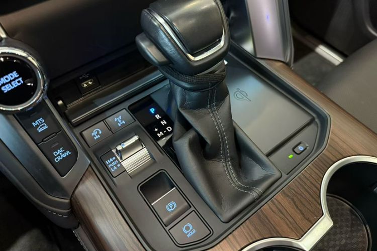 Used Toyota Land Cruiser  Interior 6