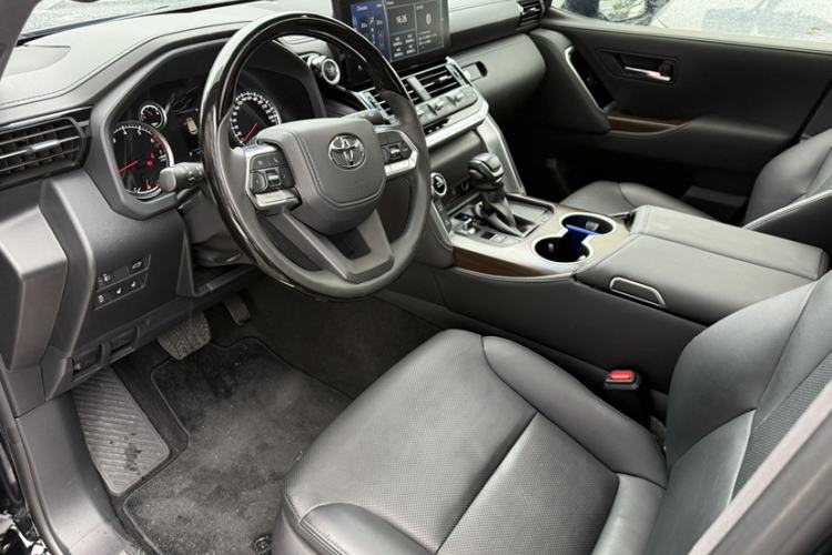 Used Toyota Land Cruiser  Interior 7