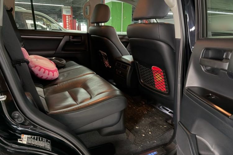 Used Toyota Land Cruiser  Interior 7