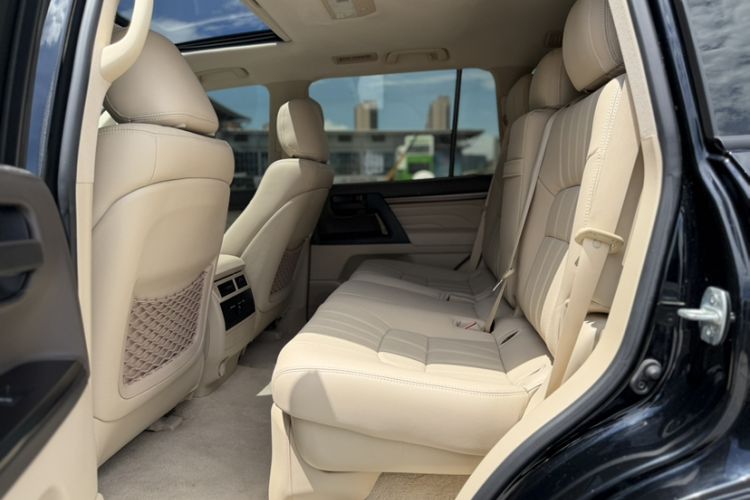 Used Toyota Land Cruiser  Interior 8