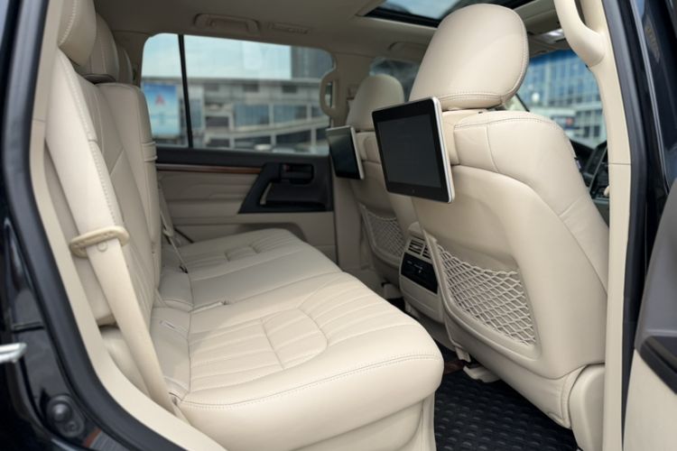 Used Toyota Land Cruiser  Interior 9