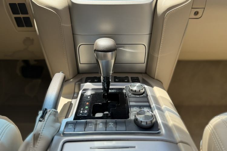 Used Toyota Land Cruiser  Interior 9