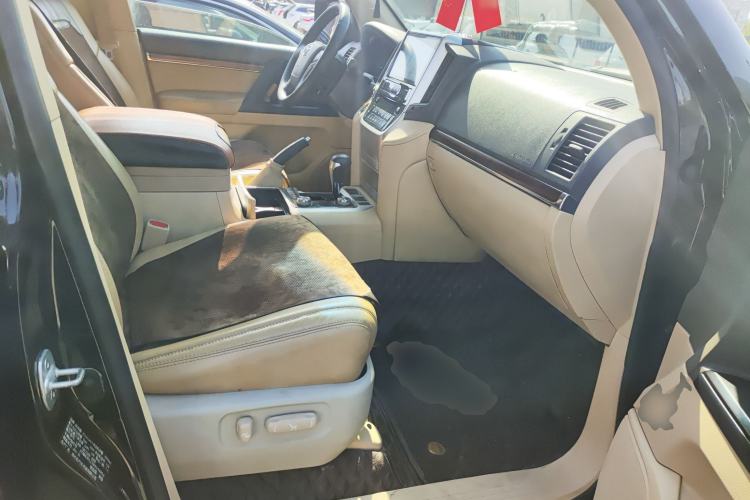 Used Toyota Land Cruiser 2016 4.0L Automatic 7-Seater U.S. Specification Right Front Seat