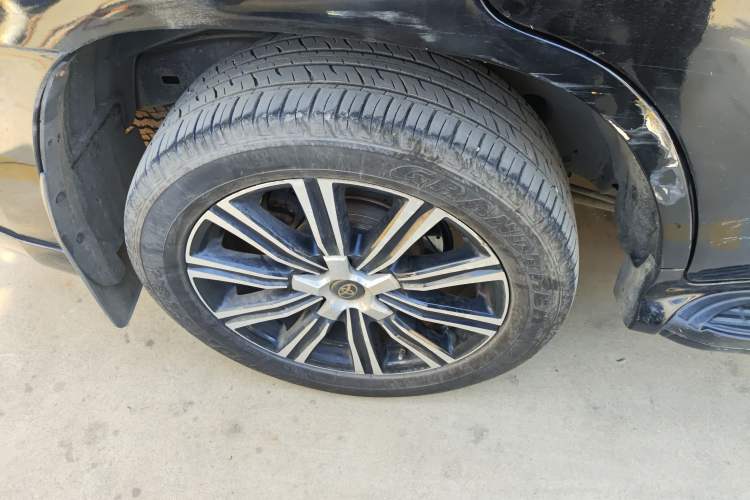 Used Toyota Land Cruiser 2016 4.0L Automatic 7-Seater U.S. Specification Right Rear Wheel Hub