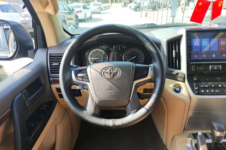Used Toyota Land Cruiser 2016 4.0L Automatic 7-Seater U.S. Specification Steering Wheel