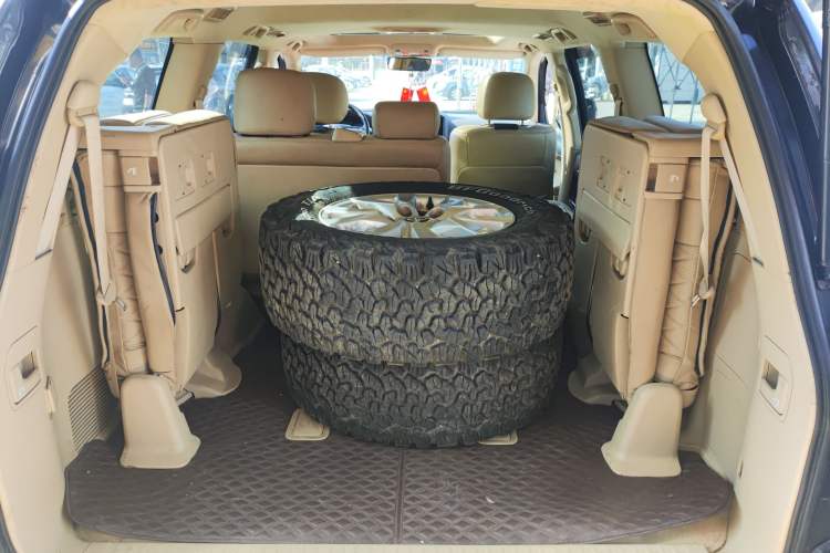 Used Toyota Land Cruiser 2016 4.0L Automatic 7-Seater U.S. Specification Trunk