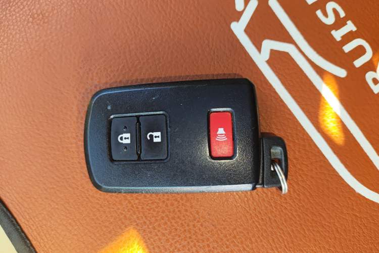 Used Toyota Land Cruiser 2016 4.0L Automatic 7-Seater U.S. Specification Vehicle Key