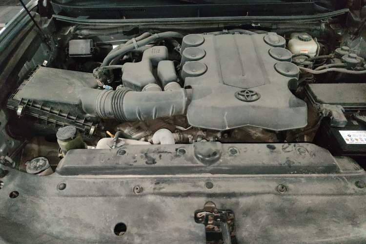 Used Toyota Land Cruiser  Engine Bay