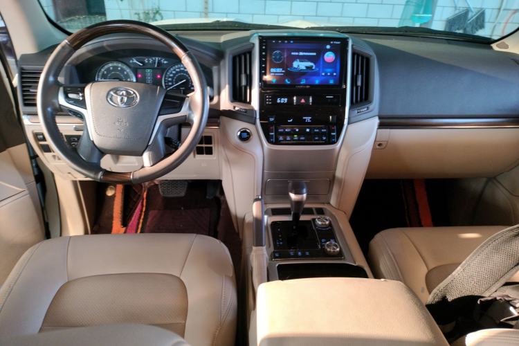 Used Toyota Land Cruiser  Center Console
