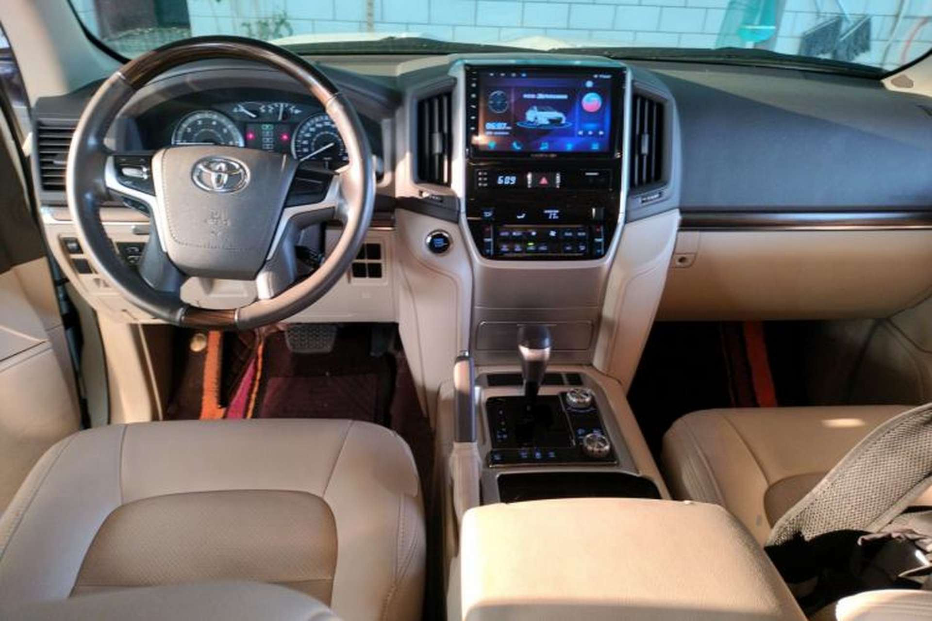 Used Toyota Land Cruiser  Center Console