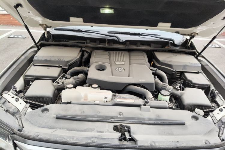 Used Toyota Land Cruiser  Engine Bay