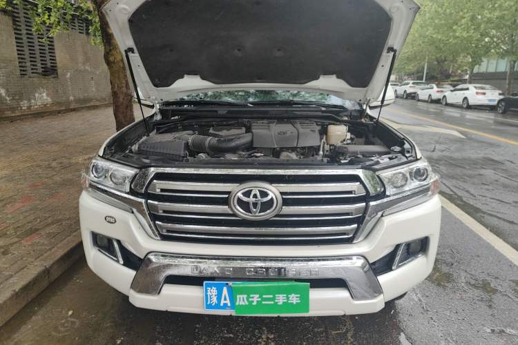 Used Toyota Land Cruiser  Engine Bay