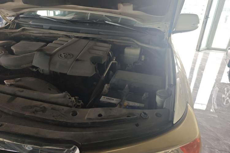 Used Toyota Land Cruiser 2012 4.0L Automatic VX Engine Bay Left