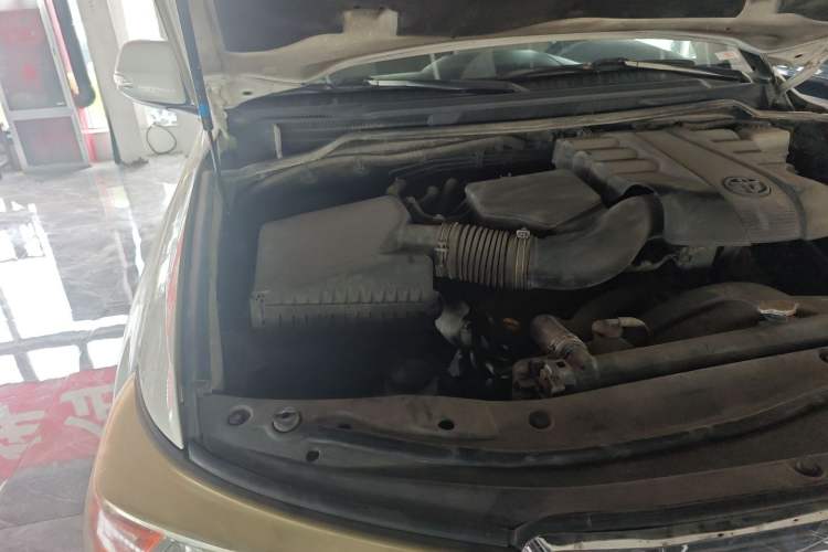 Used Toyota Land Cruiser 2012 4.0L Automatic VX Engine Bay Right