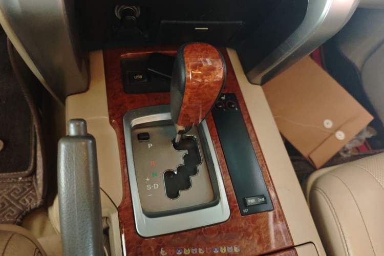 Used Toyota Land Cruiser 2012 4.0L Automatic VX Gear Lever