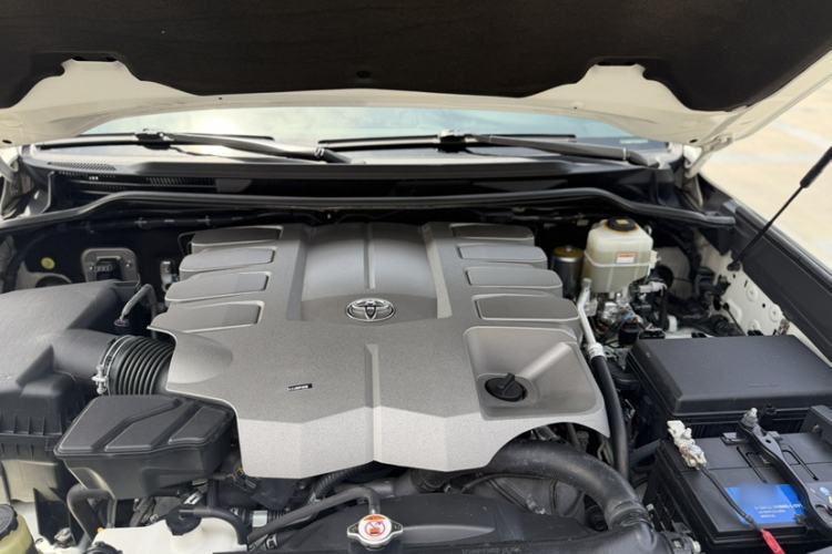 Used Toyota Land Cruiser  Interior 1
