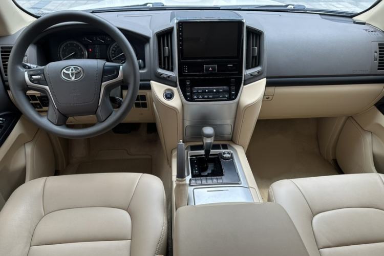 Used Toyota Land Cruiser  Interior 1