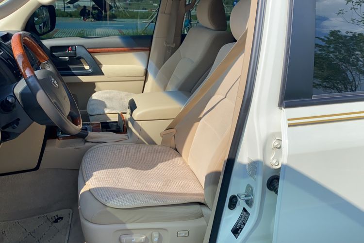 Used Toyota Land Cruiser  Interior 1
