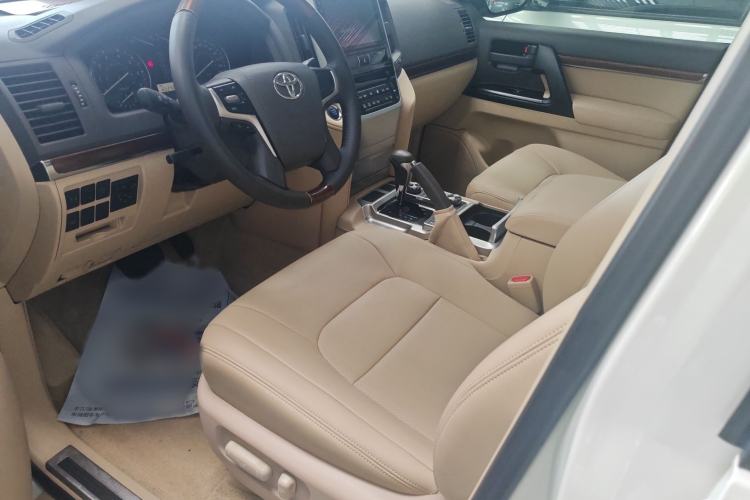 Used Toyota Land Cruiser  Interior 1