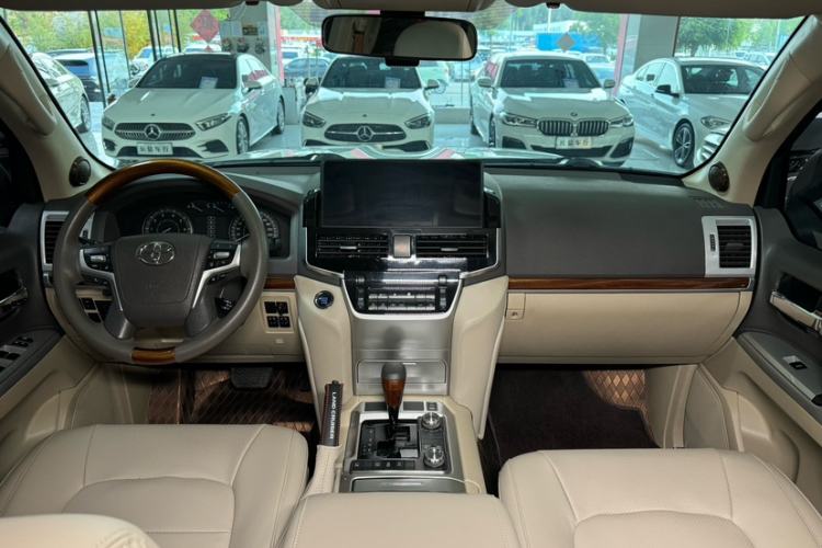 Used Toyota Land Cruiser  Interior 1