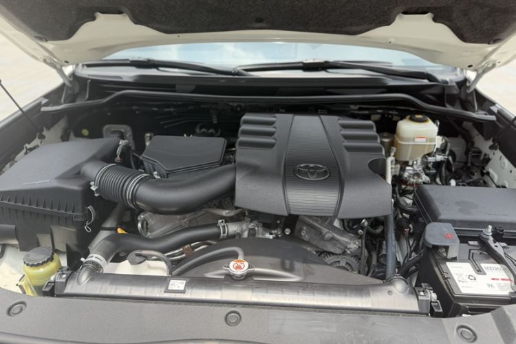 Used Toyota Land Cruiser  Interior 1