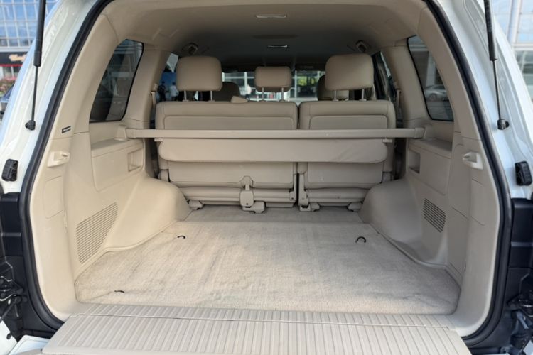 Used Toyota Land Cruiser  Interior 1