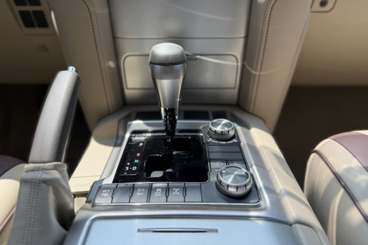 Used Toyota Land Cruiser  Interior 10