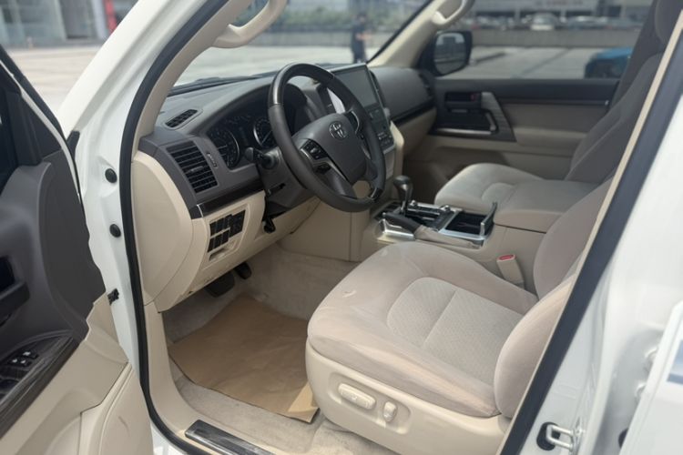 Used Toyota Land Cruiser  Interior 10