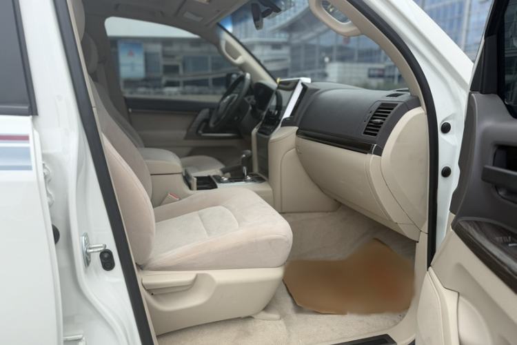Used Toyota Land Cruiser  Interior 12