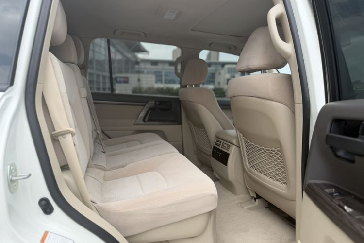 Used Toyota Land Cruiser  Interior 13