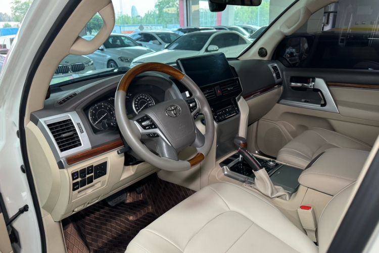 Used Toyota Land Cruiser  Interior 15