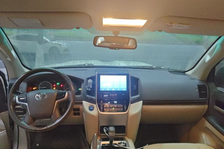 Used Toyota Land Cruiser  Interior 2