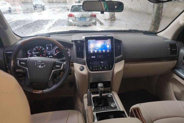 Used Toyota Land Cruiser  Interior 2