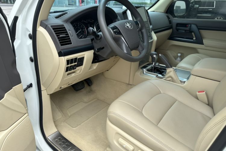 Used Toyota Land Cruiser  Interior 2