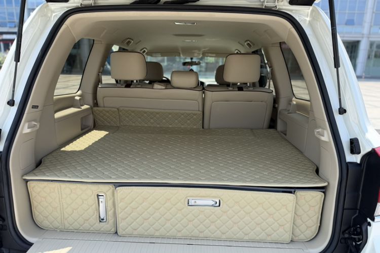 Used Toyota Land Cruiser  Interior 2