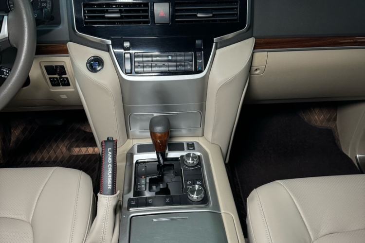 Used Toyota Land Cruiser  Interior 2