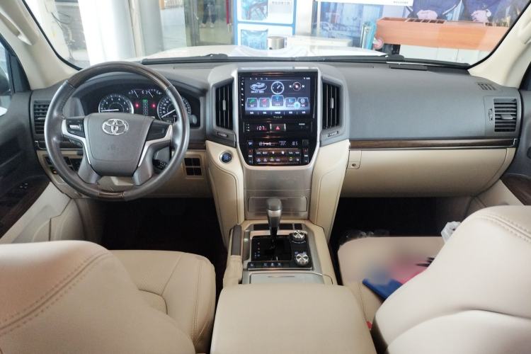 Used Toyota Land Cruiser  Interior 2