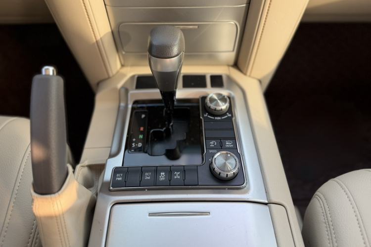 Used Toyota Land Cruiser  Interior 2