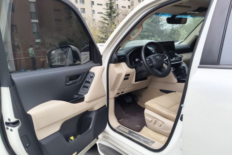 Used Toyota Land Cruiser  Interior 3