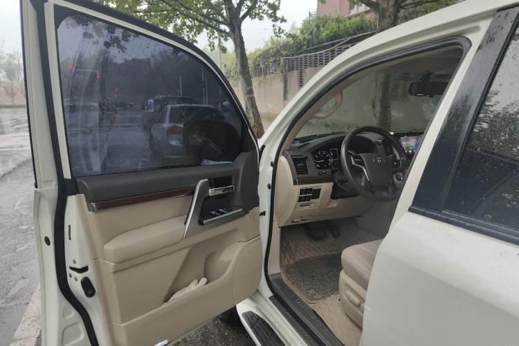 Used Toyota Land Cruiser  Interior 3