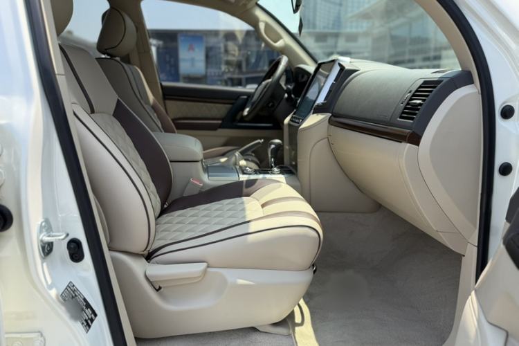 Used Toyota Land Cruiser  Interior 3