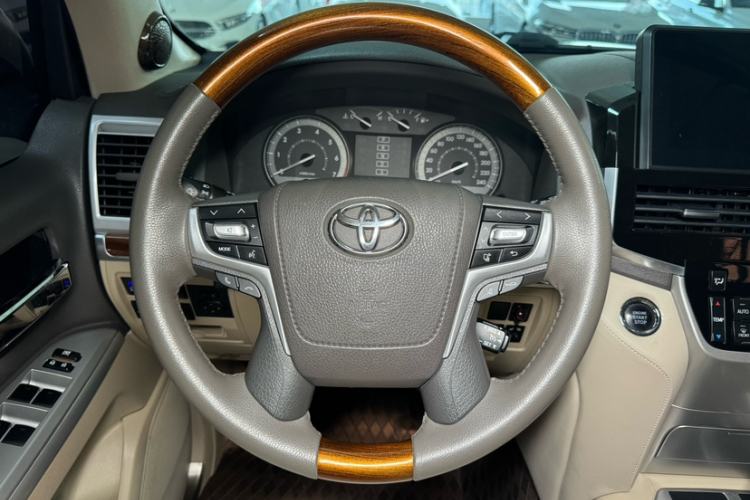 Used Toyota Land Cruiser  Interior 3