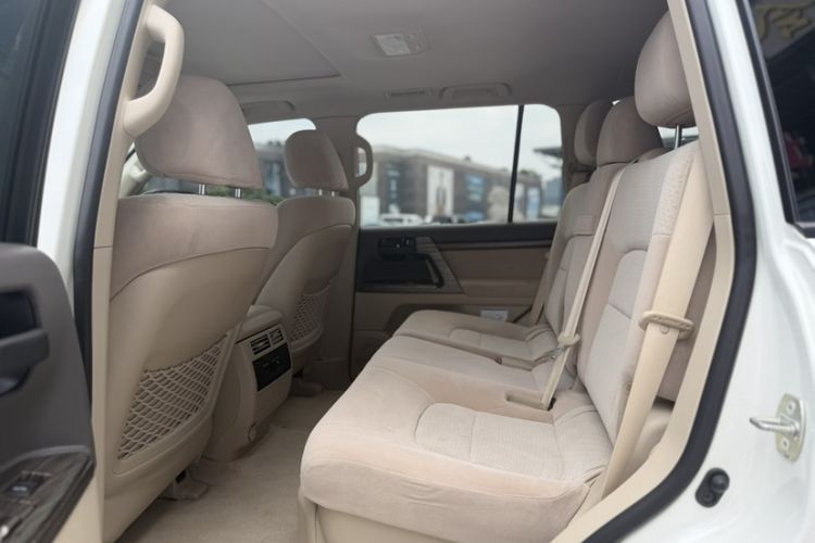 Used Toyota Land Cruiser  Interior 3
