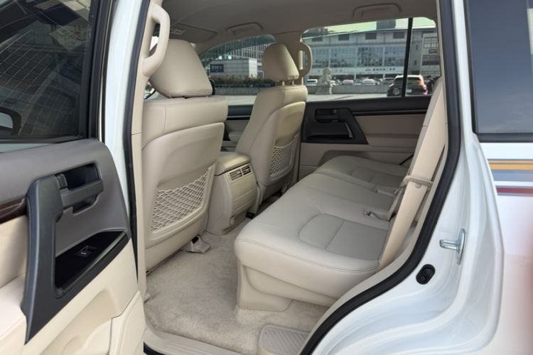 Used Toyota Land Cruiser  Interior 3