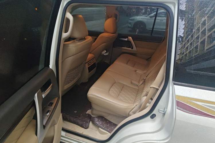 Used Toyota Land Cruiser  Interior 4
