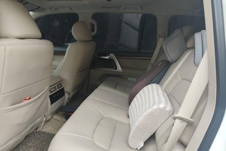 Used Toyota Land Cruiser  Interior 4