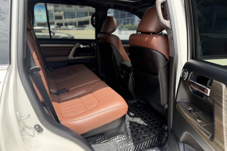 Used Toyota Land Cruiser  Interior 4