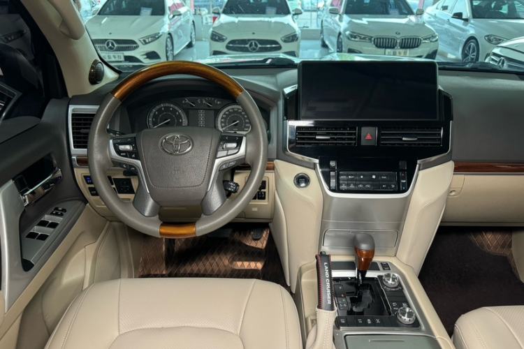 Used Toyota Land Cruiser  Interior 4