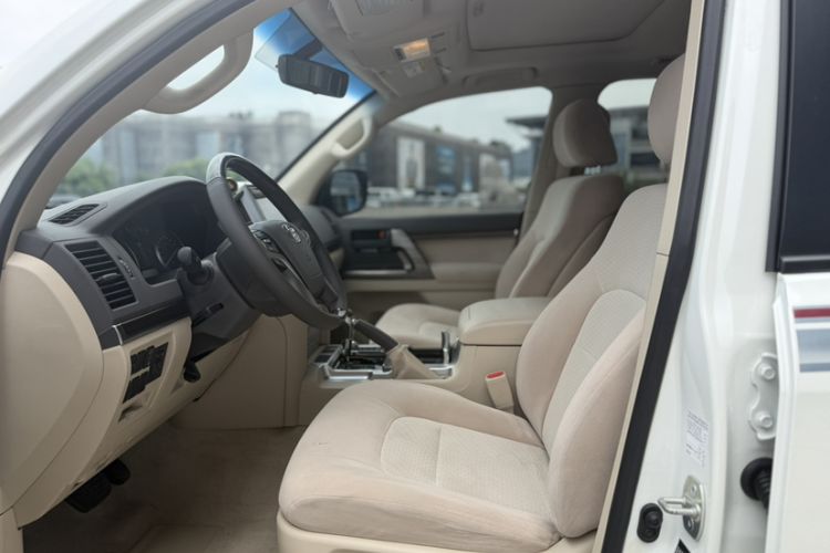 Used Toyota Land Cruiser  Interior 4