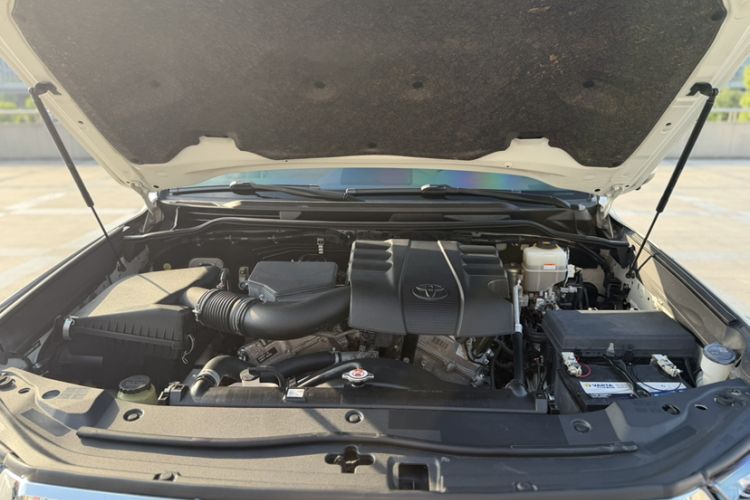 Used Toyota Land Cruiser  Interior 4